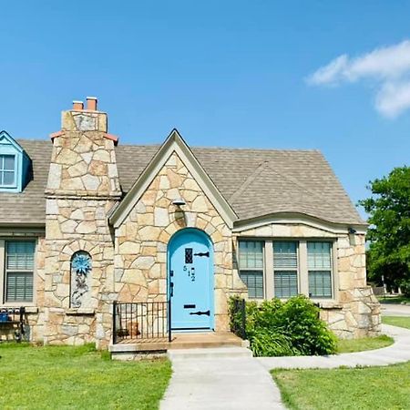 1 Mile To Fort Sill! The Carolebelle Cottage Sleeps 8 With Hottub,Grills,Firepit Lawton Buitenkant foto