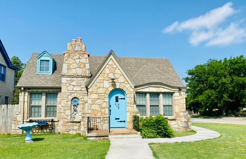 1 Mile To Fort Sill! The Carolebelle Cottage Sleeps 8 With Hottub,Grills,Firepit Lawton Buitenkant foto